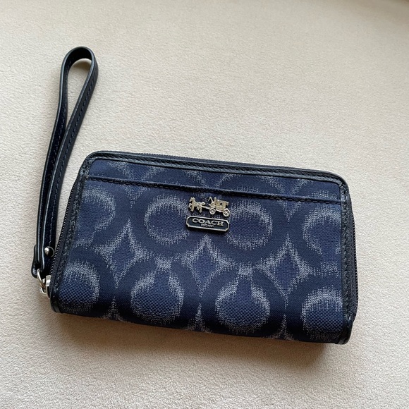 Coach wristlet - Picture 3 of 4